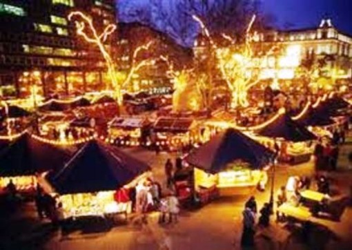 Avise: E' tempo di Mercatini di Natale. Una giornata ad Annecy Avise: E' tempo di Mercatini di Natale. Una giornata ad Annecy