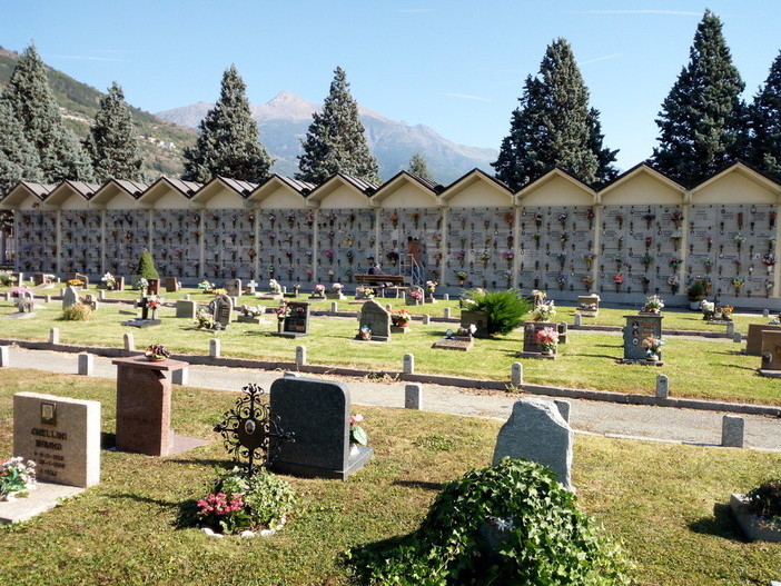 La memoria che accende le tombe La memoria che accende le tombe