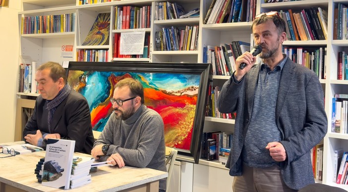 Roberto Luboz apre la serata
