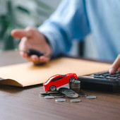 Automobilisti sotto tiro: diesel e assicurazioni faranno piangere il portafoglio nel 2026