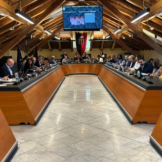 Aosta, sicurezza e degrado: il Comune rivendica gli interventi, ma in Consiglio le mozioni si fermano alle astensioni Aosta, sicurezza e degrado: il Comune rivendica gli interventi, ma in Consiglio le mozioni si fermano alle astensioni