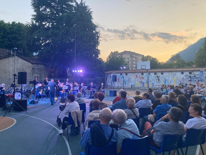 Qui si prescrive swing: la Condove Jazz Band porta la musica nel cuore della comunità Qui si prescrive swing: la Condove Jazz Band porta la musica nel cuore della comunità
