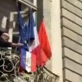 Francia, via le bandiere europee: la provocazione dell’estrema destra accende il dibattito