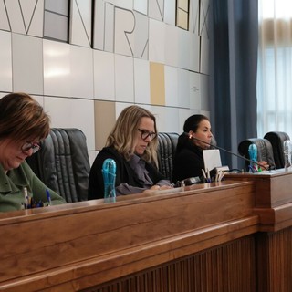 Al centro la presidente Josette Borre (UV)