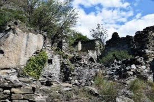 Paesi e frazioni abbandonati, una ricchezza da restituire: il modello cooperativo per rianimare le Alpi