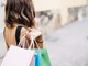 Saldi estivi 2026: al via il 4 luglio, ma il caro-vita frena gli acquisti