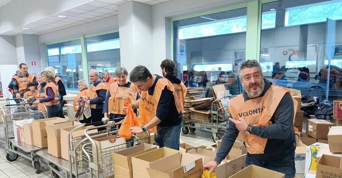 Volontari Banco Alimentare (ph. repertorio)