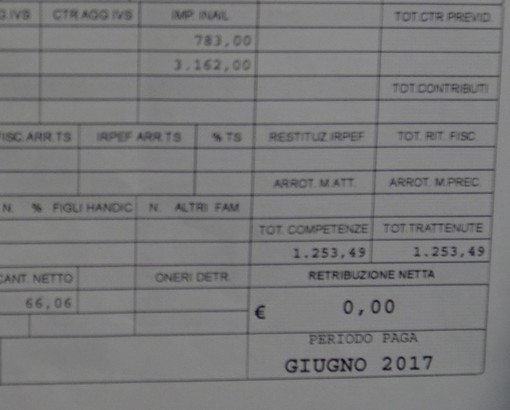 La busta paga 'azzerata' di una dipendente di Kcs