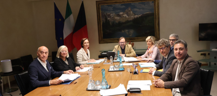 77e session du Parlement Jeunesse du Québec, appel à candidatures pour deux jeunes Valdôtains 77e session du Parlement Jeunesse du Québec, appel à candidatures pour deux jeunes Valdôtains