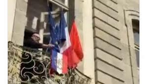 Francia, via le bandiere europee: la provocazione dell’estrema destra accende il dibattito