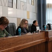 Al centro la presidente Josette Borre (UV)