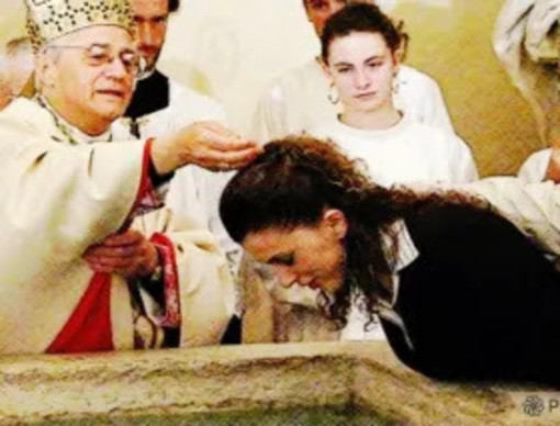 Pasqua, ancora un record di battesimi adulti in Francia