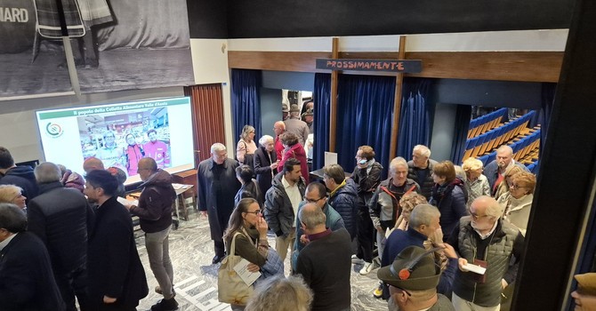 Colletta alimentare, trent’anni di solidarietà: al Giacosa le storie che fanno grande il volontariato valdostano