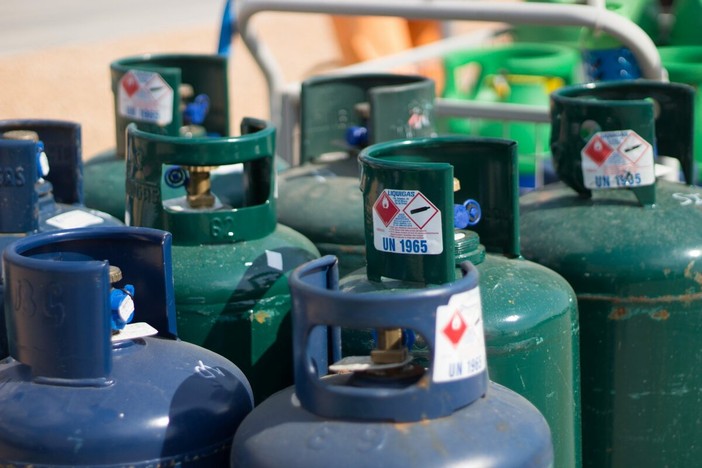 Una bombola di gas a 42 euro ad Aosta e meno di 25 in Calabria: perché in Valle d'Aosta il GPL costa così tanto? Una bombola di gas a 42 euro ad Aosta e meno di 25 in Calabria: perché in Valle d'Aosta il GPL costa così tanto?
