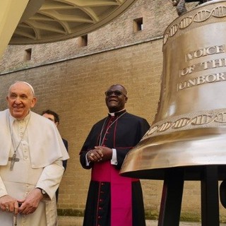 Il Papa benedice la campana &quot;La Voce dei Non Nati&quot;