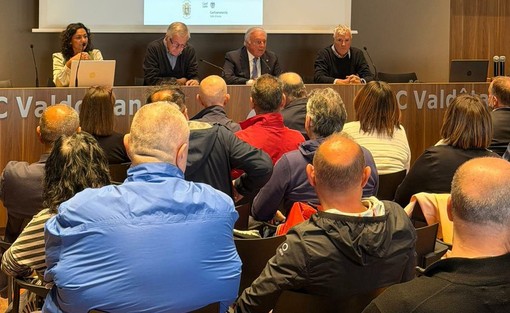 I commercianti di Aosta incontrano il sindaco: decoro urbano e viabilità al centro del confronto con il commercio in sofferenza I commercianti di Aosta incontrano il sindaco: decoro urbano e viabilità al centro del confronto con il commercio in sofferenza