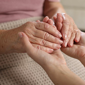 Promesse tradite, famiglie dimenticate: la legge sui caregiver resta un miraggio