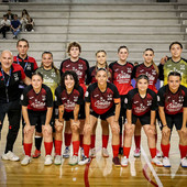 Foto di proprietà della LND Divisione Calcio a 5 la formazione: Aurora D’Asta, Gaia Ciavarella, Asia Orfano, Michelle Carrozzino, Asia Filippone, Letizia Melidona, Sharon Filippone, Martina Brunelli, Angelica Gulino, Ilary Piras, Darlisa Cagnola. Allenatore: Eric Filippone Foto di proprietà della LND Divisione Calcio a 5 la formazione: Aurora D’Asta, Gaia Ciavarella, Asia Orfano, Michelle Carrozzino, Asia Filippone, Letizia Melidona, Sharon Filippone, Martina Brunelli, Angelica Gulino, Ilary Piras, Darlisa Cagnola. Allenatore: Eric Filippone