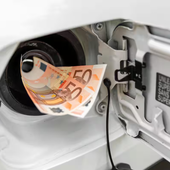 Carburanti: le quotazioni in picchiata, ma i prezzi scendono troppo lentamente