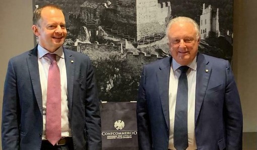 A sn. Adriano Valieri, direttore generale Confcommercio VdA, e Graziano Dominidiato, pres. Confcommercio-Fipe VdA A sn. Adriano Valieri, direttore generale Confcommercio VdA, e Graziano Dominidiato, pres. Confcommercio-Fipe VdA