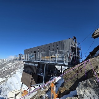 La nuova Capanna Carrel apre al futuro del Cervino: consegnata alle Guide una struttura più sicura e sostenibile