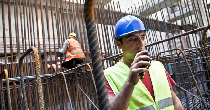 Edilizia, 100 euro agli operai valdostani. Ora i sindacati chiedono il rinnovo del contratto regionale Edilizia, 100 euro agli operai valdostani. Ora i sindacati chiedono il rinnovo del contratto regionale