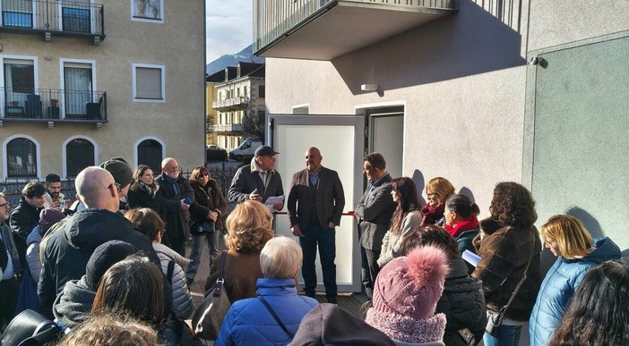 Aosta inaugura il Centro servizi per la povertà, Cometto: «Un modello nuovo e concreto di intervento sociale» Aosta inaugura il Centro servizi per la povertà, Cometto: «Un modello nuovo e concreto di intervento sociale»