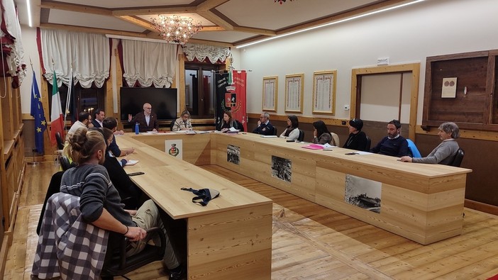 Bilancio e tensostruttura accendono il dibattito: Charvensod traccia la rotta Bilancio e tensostruttura accendono il dibattito: Charvensod traccia la rotta