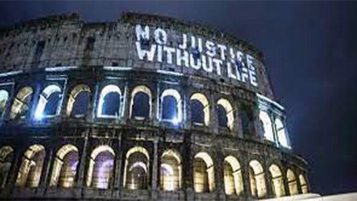Luci per illuminare il Colosseo e le tenebre della pena di morte