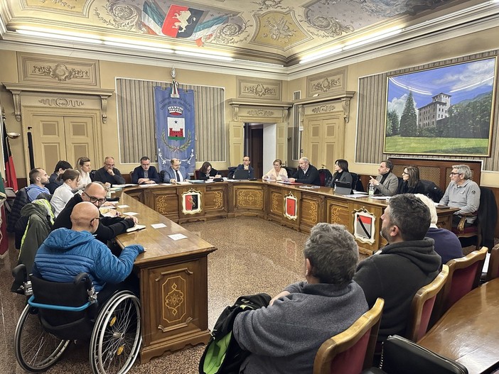 Consiglio comunale di Châtillon tra bilanci, mozioni e dialogo con i cittadini