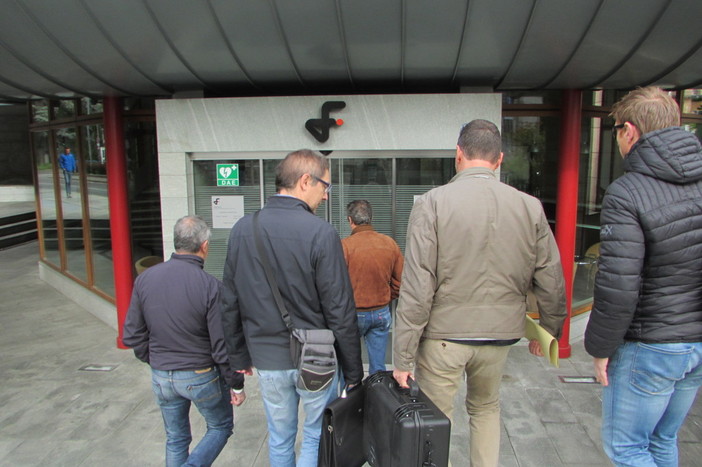 Al centro Massimo Leveque accompagnato da carabinieri e finanzieri