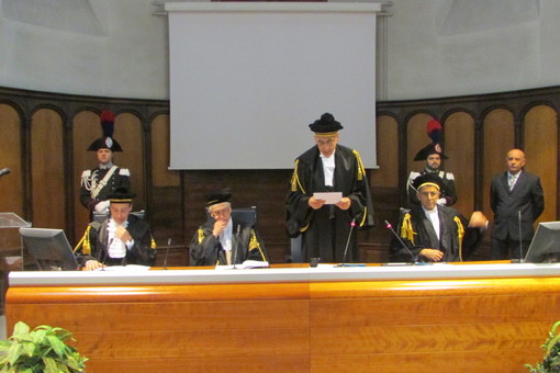 Inaugurazione dell'Anno Giudiziario 2018 della Corte dei conti: a sinistra il procuratore Roberto Rizzi, al centro il Presidente della sezione valdostana Pio Silvestri Inaugurazione dell'Anno Giudiziario 2018 della Corte dei conti: a sinistra il procuratore Roberto Rizzi, al centro il Presidente della sezione valdostana Pio Silvestri