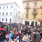 Piazza Roncas di Aosta si accende per la prima edizione del Carnevale dei bimbi Piazza Roncas di Aosta si accende per la prima edizione del Carnevale dei bimbi