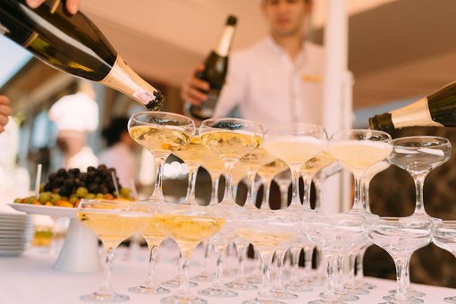 La Celebrazione Perfetta: Come Scegliere lo Champagne Giusto per Ogni Occasione