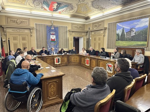 Consiglio comunale di Châtillon tra bilanci, mozioni e dialogo con i cittadini