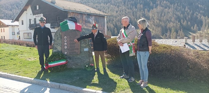 Da sn:  il Consigliere di minoranza Roberto Rigollet, l'ex Sindaco Attilio Ducly, il Sindaco in carica Remo Ducly e l'Assessore ai Servizi Sociali e alla Cultura Sara Rosset