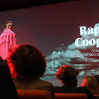 Le cose vanno talmente bene come dicono Meloni e Salvini che inizia il &quot;deconsumi-smo&quot;, anche fuoricasa