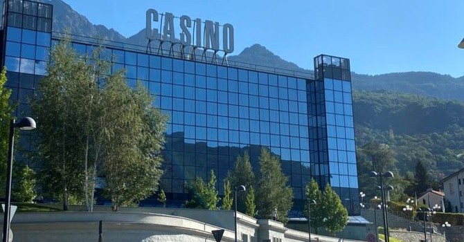 Casinò di Saint-Vincent sotto amministrazione giudiziaria: torna l’incubo riciclaggio Casinò di Saint-Vincent sotto amministrazione giudiziaria: torna l’incubo riciclaggio
