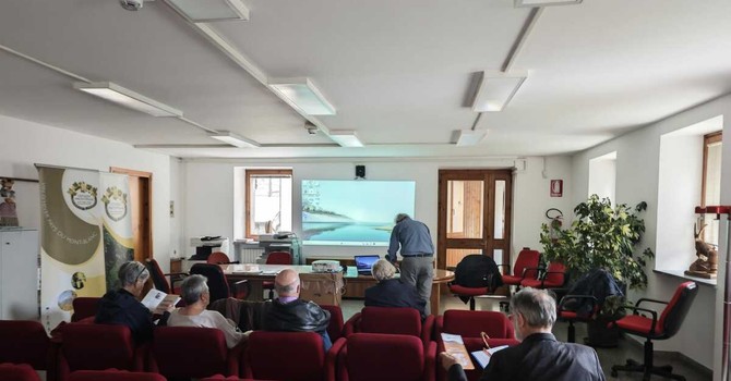 Bollette tra rincari e clausole nascoste: a Morgex il Codacons VdA spiega come difendersi Bollette tra rincari e clausole nascoste: a Morgex il Codacons VdA spiega come difendersi