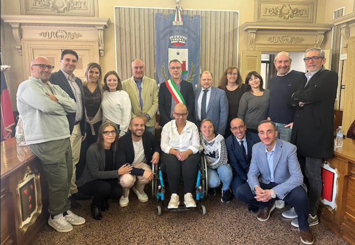 Nuovo Consiglio in carica a Châtillon: Daudry giura da sindaco e presenta le linee guida del mandato