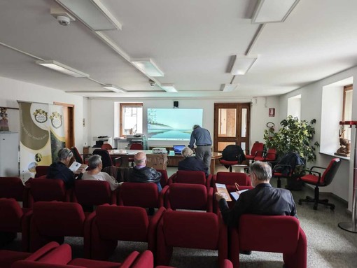 Bollette tra rincari e clausole nascoste: a Morgex il Codacons VdA spiega come difendersi Bollette tra rincari e clausole nascoste: a Morgex il Codacons VdA spiega come difendersi