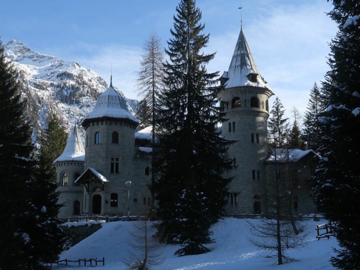 MONTAGNA VDA: RACCHETTE DA NEVE – CASTEL SAVOIA
