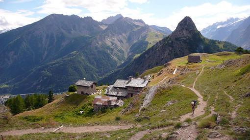 Courmayeur: Sentieri del Tour du Mont Blanc 'vietati' a Mtb e bici elettriche