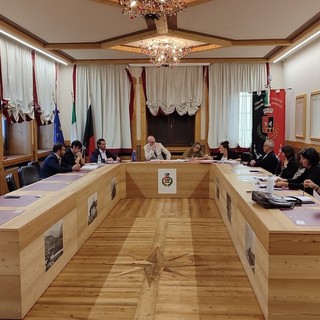 Charvensod, il Consiglio comunale tra lavori, alpeggi e confronto sulle politiche per la comunità