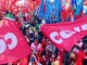 Sciopero, valigie e bandiere: La CGIL VdA manifesta a Torino