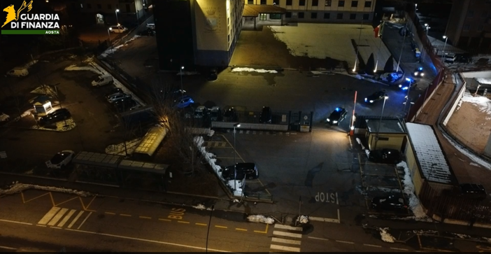 Il casinò ancora nel fango: soldi sporchi e impiegati infedeli Il casinò ancora nel fango: soldi sporchi e impiegati infedeli