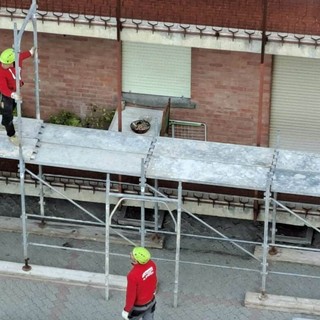 Sicurezza dimenticata sul ponteggio