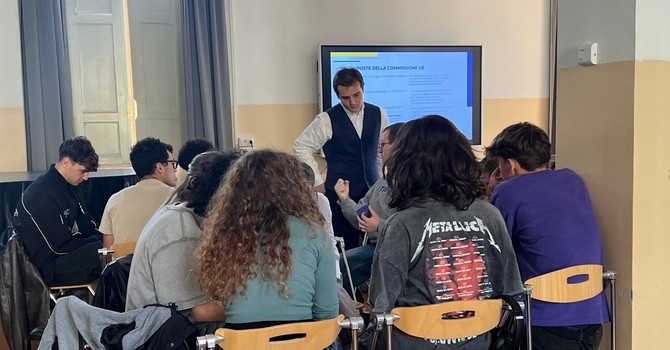 Conoscere l’Unione Europea con il Progetto Megalizzi e Cittadinanzattiva VdA Conoscere l’Unione Europea con il Progetto Megalizzi e Cittadinanzattiva VdA
