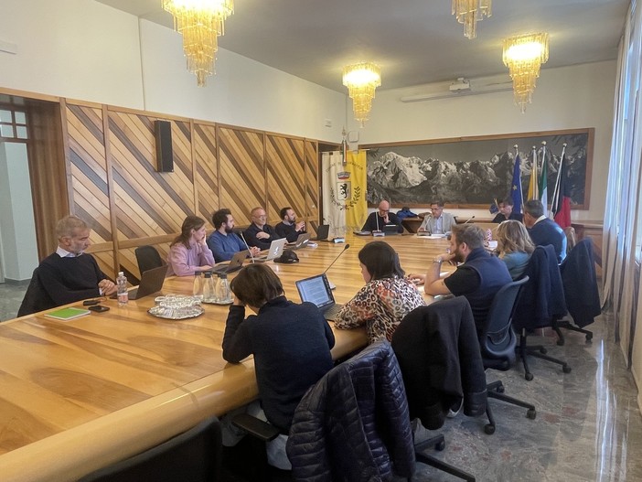 Courmayeur, nuove regole per l’area pedonale. Il Comune entra direttamente in SEV