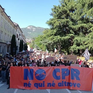 Segreto di sicurezza nazionale sul CPR di Trento: negati i documenti. Il Coordinamento impugna il rifiuto: “Si detengono esseri umani, non sono infrastrutture di guerra sottratte al controllo pubblico” Segreto di sicurezza nazionale sul CPR di Trento: negati i documenti. Il Coordinamento impugna il rifiuto: “Si detengono esseri umani, non sono infrastrutture di guerra sottratte al controllo pubblico”